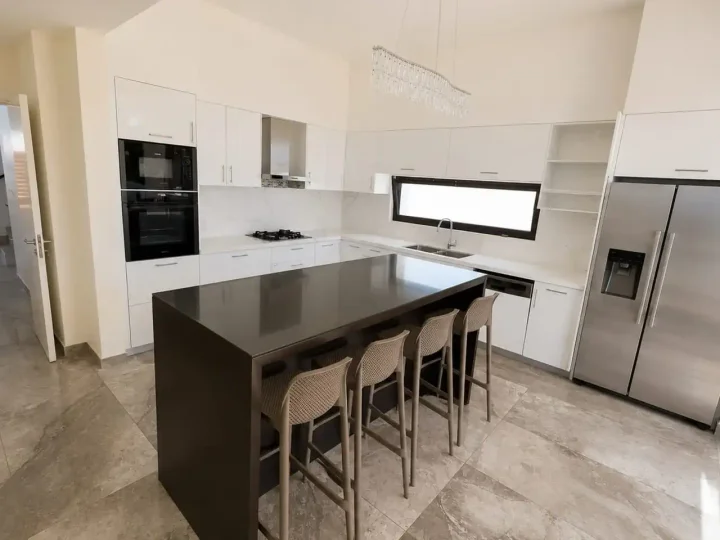Villa for rent 300 m² in Paphos, Tala