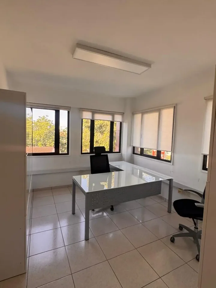 Office 90 m² for rent in Larnaca, Drosia