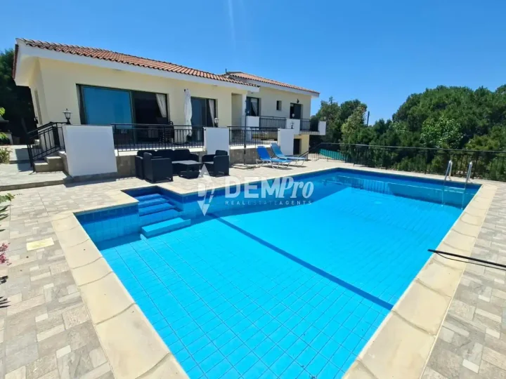 3-bedroom detached house for rent 220 m² in Paphos, Drouseia