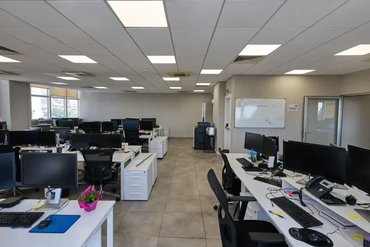 Office 1000 m² for rent in Limassol, Limassol - Kapsalos