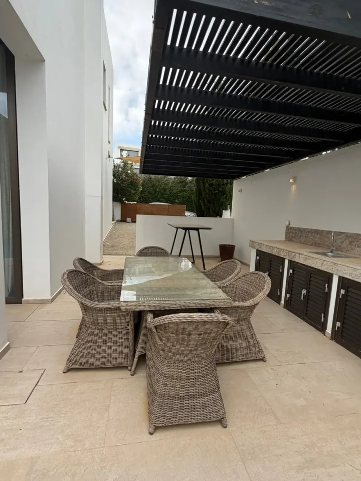 Βίλα προς ενοικίαση 280 μ² στην τοποθεσία Paphos, Pegeia