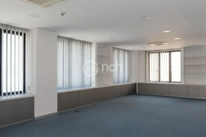 Office 237 m² for rent in Nicosia, Nicosia - Trypiotis