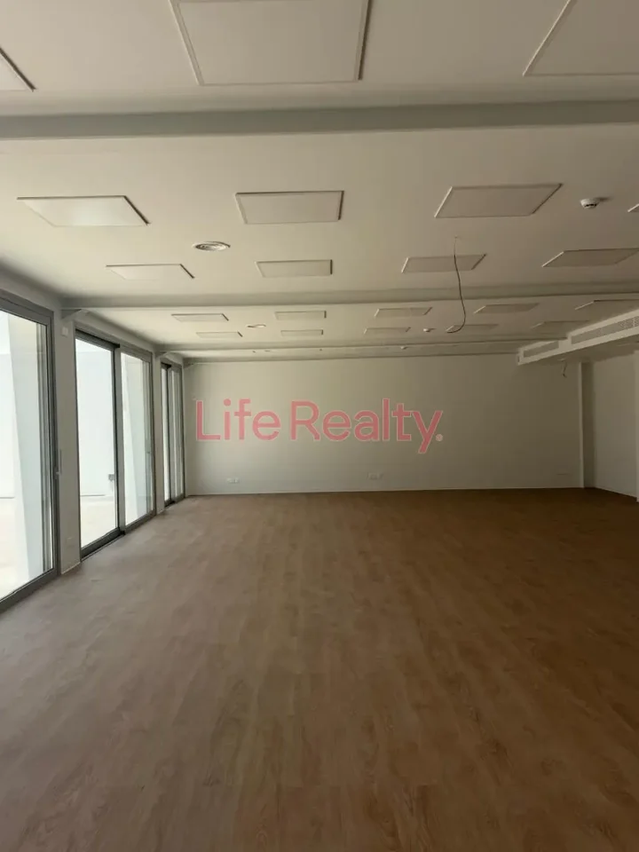 Офис 400 м² в аренду в Limassol, Historical Center