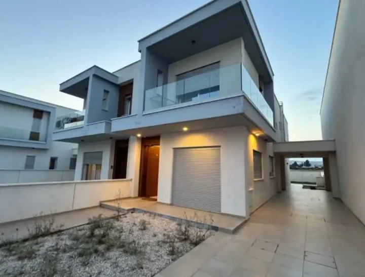 3-bedroom semi-detached house for rent 180 m² in Limassol, Limassol Marina
