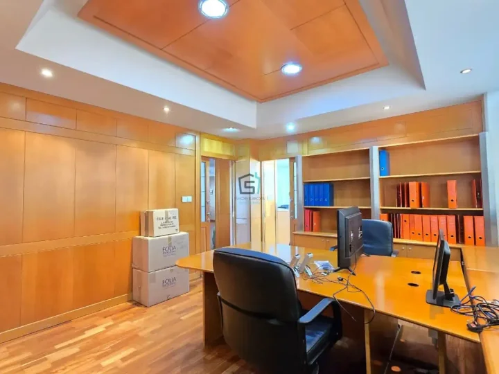 Office 200 m² for rent in Limassol, Limassol - Agios Nektarios