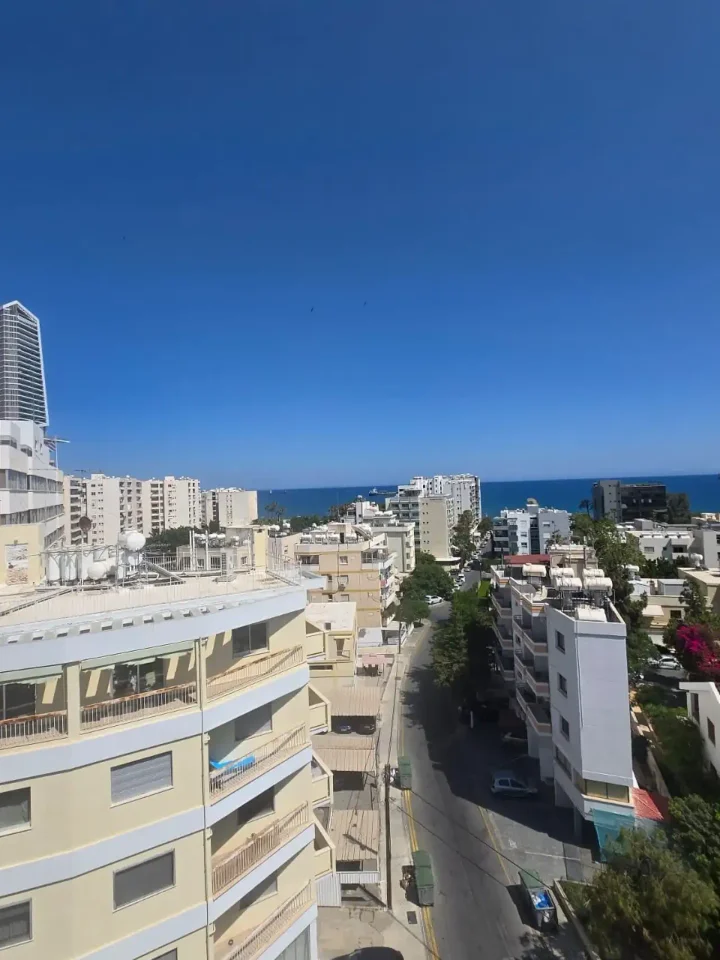 Office 130 m² for rent in Limassol, Limassol - Neapolis