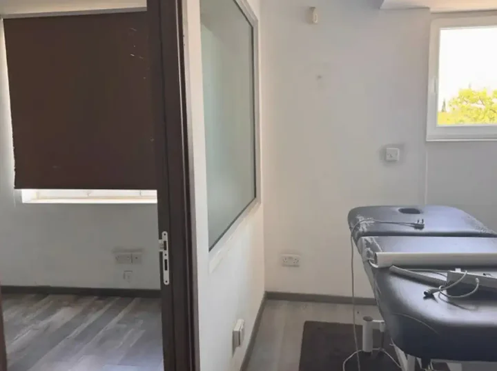 Commercial properties 216 m² for rent in Nicosia, Aglantzia