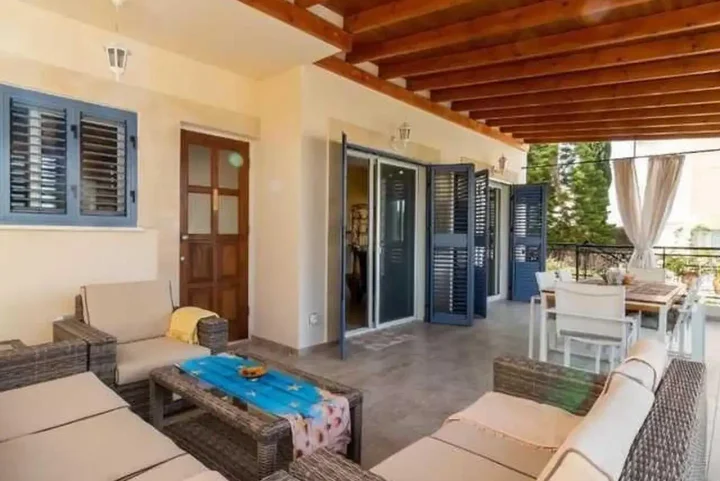 4-bedroom detached house for rent 240 m² in Paphos, Latsi