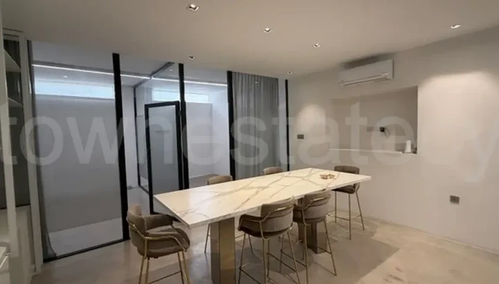 Office 80 m² for rent in Limassol, Germasogeia Tourist Area