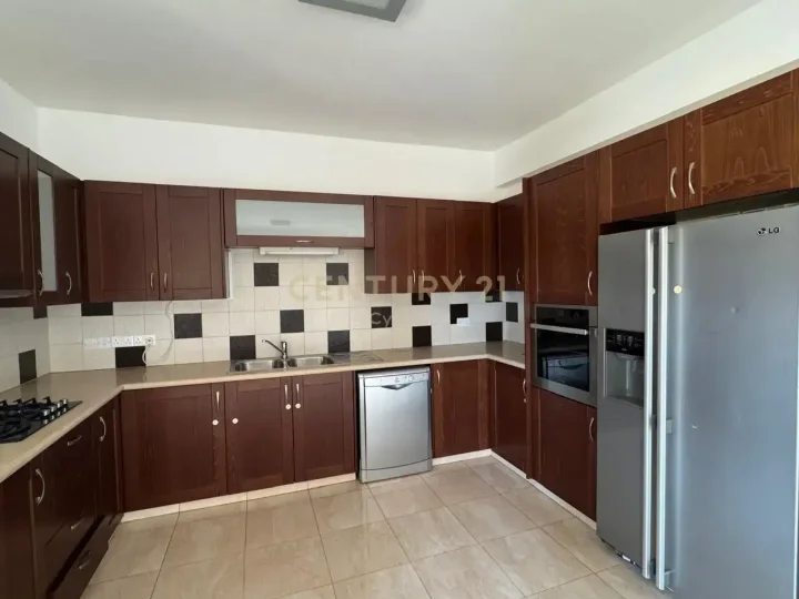 3-bedroom detached house for rent 180 m² in Limassol, Agios Athanasios