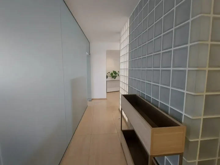 Office 240 m² for rent in Nicosia, Egkomi