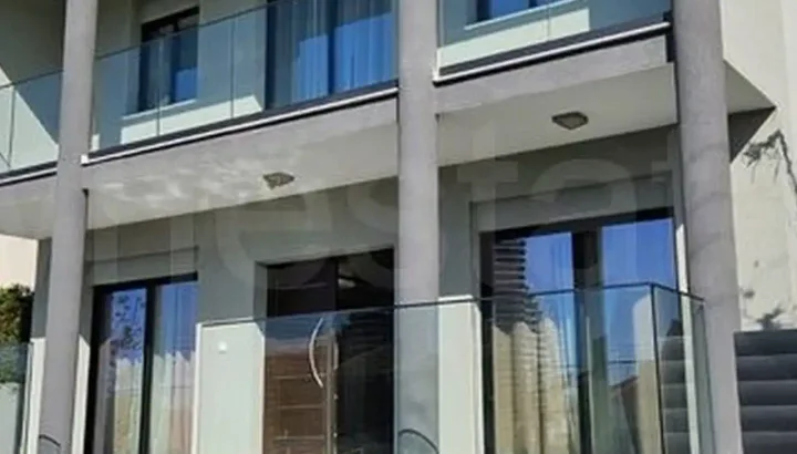 Office 400 m² for rent in Limassol, Germasogeia Tourist Area