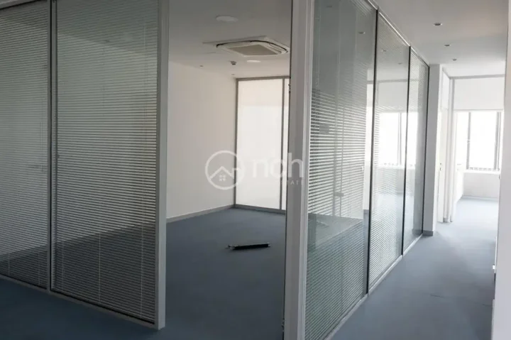 Office 237 m² for rent in Nicosia, Nicosia - Trypiotis