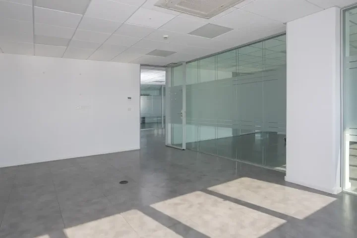 Office 500 m² for rent in Limassol, Limassol - Omonia