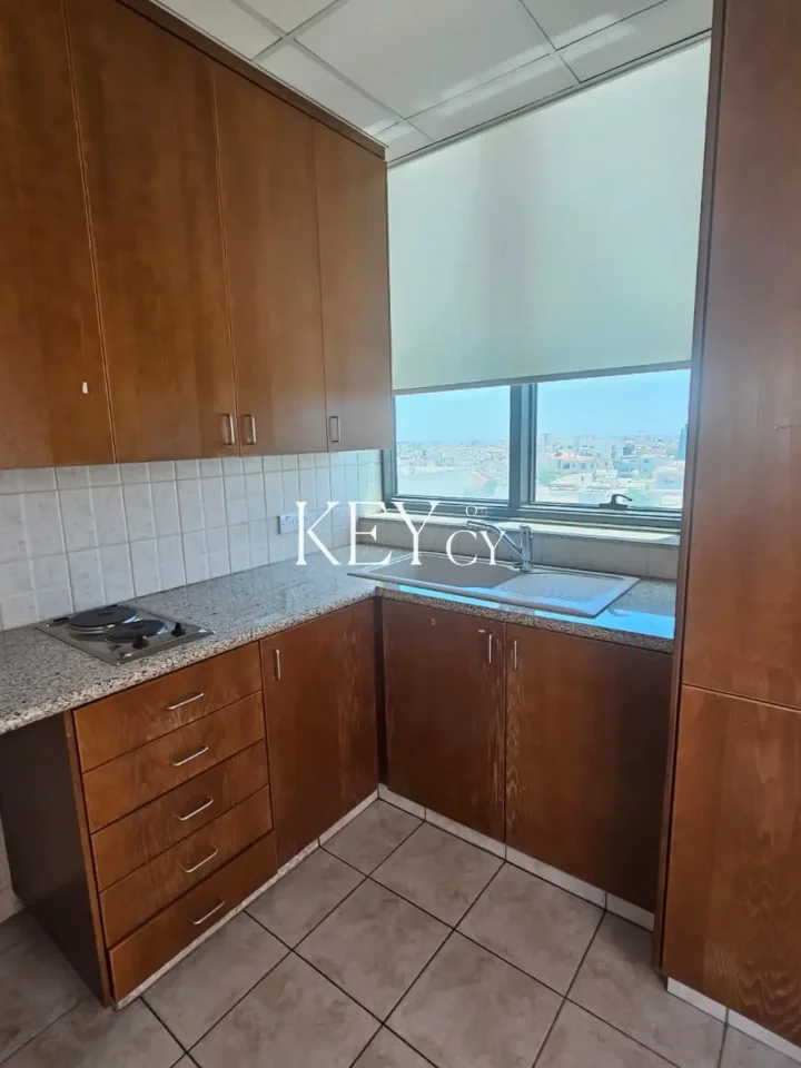 Office 265 m² for rent in Limassol, Limassol - Apostolos Andreas