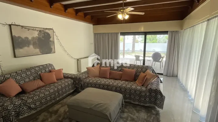 Отдельный дом в аренду 350 м² в Nicosia, Strovolos - Stavros