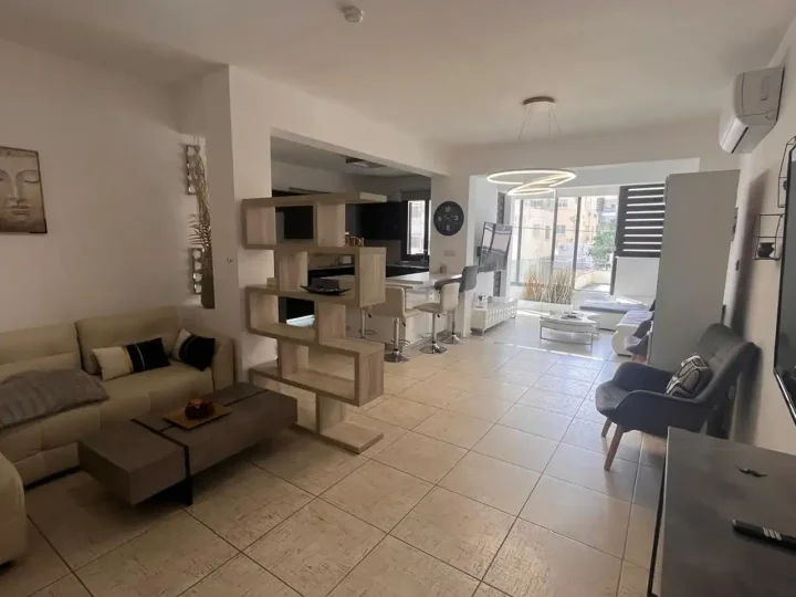 2-bedroom apartments for rent 102 m² in Larnaca, Larnaka - Arch Makarios III
