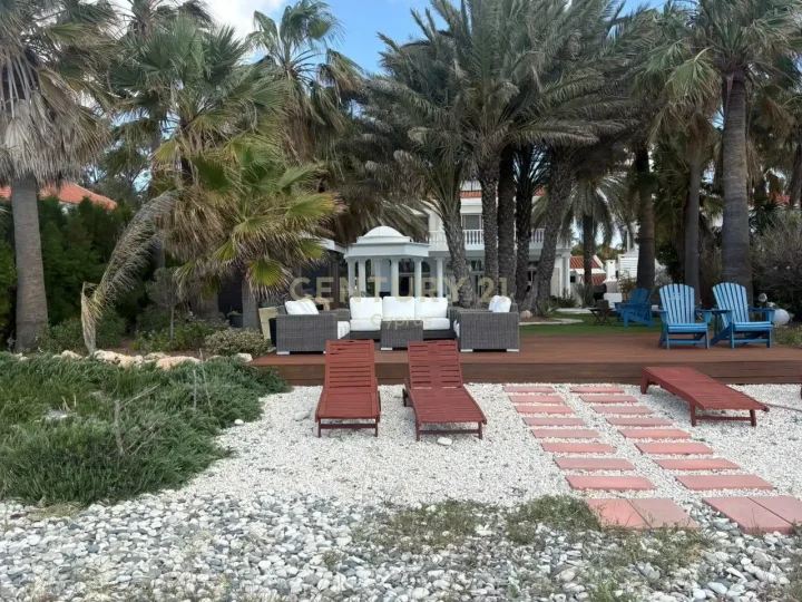 5-bedroom villa for rent 400 m² in Larnaca, Meneou