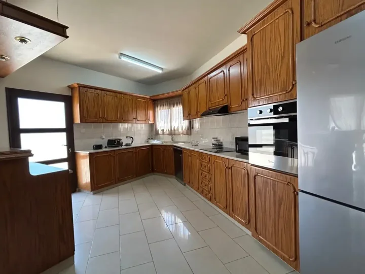 3-bedroom semi-detached house for rent 180 m² in Limassol, Ekali