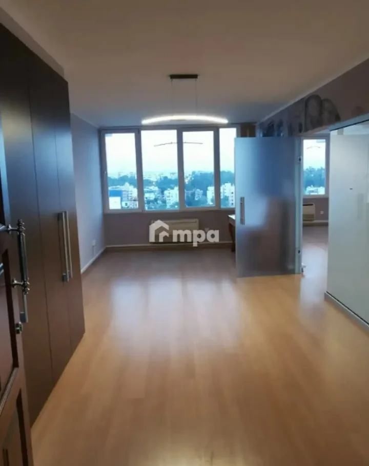 Office 250 m² for rent in Nicosia, Agioi Omologites