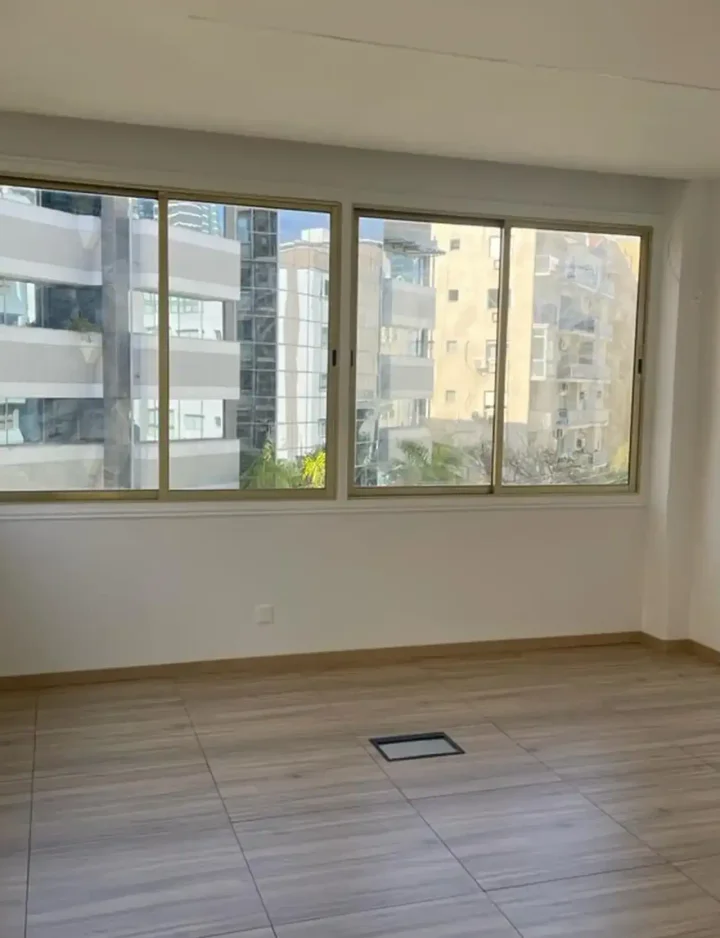 Office 250 m² for rent in Limassol, Limassol - Neapolis