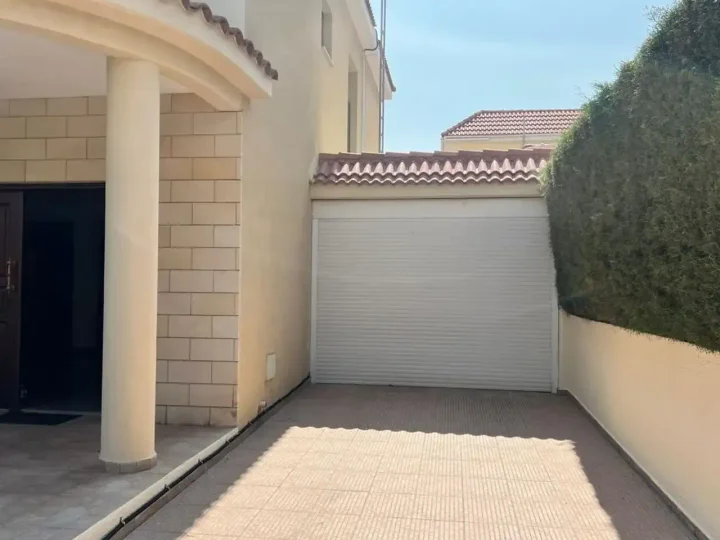 5-bedroom villa for rent 250 m² in Limassol, Agios Tychon