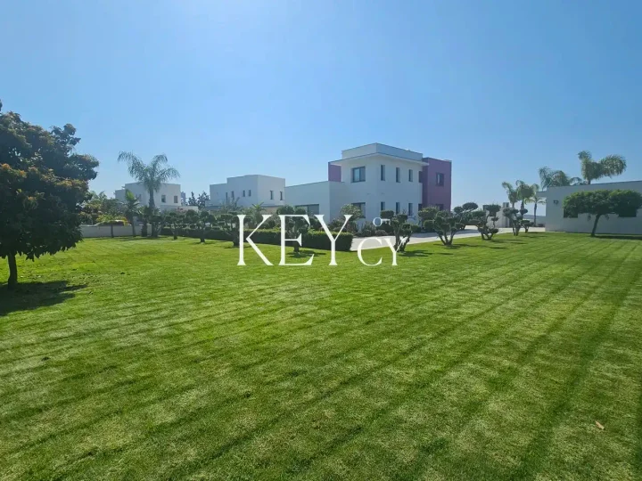 Villa for rent 330 m² in Limassol, Moni