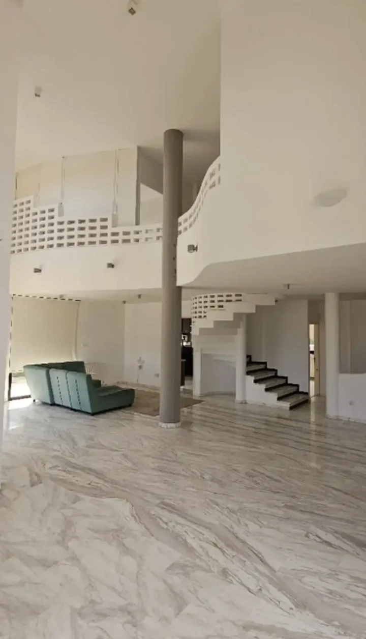 4-bedroom villa for rent 300 m² in Limassol, Palodeia