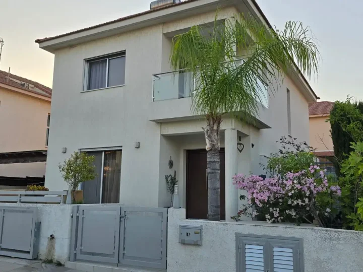 Detached house for rent 180 m² in Limassol, Parekklisia