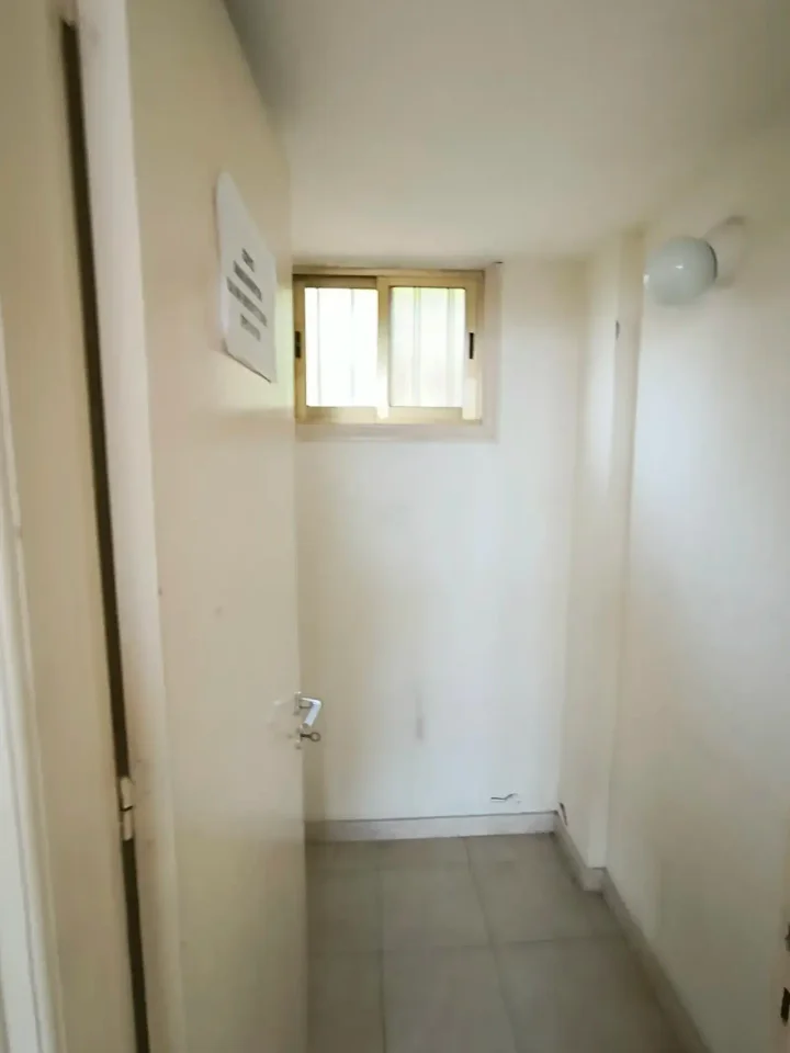 Склад 185 м² в аренду в Nicosia, Aglantzia