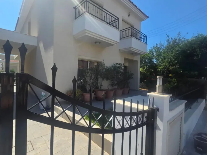 Отдельный дом в аренду 280 м² в Limassol, Potamos Germasogeias