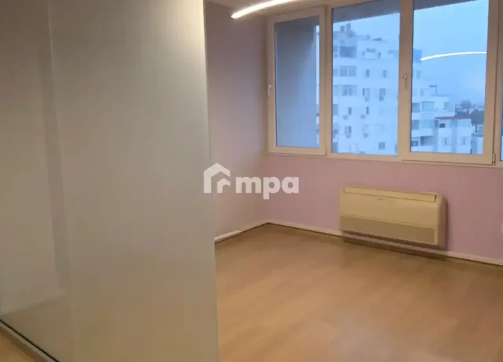 Office 250 m² for rent in Nicosia, Agioi Omologites