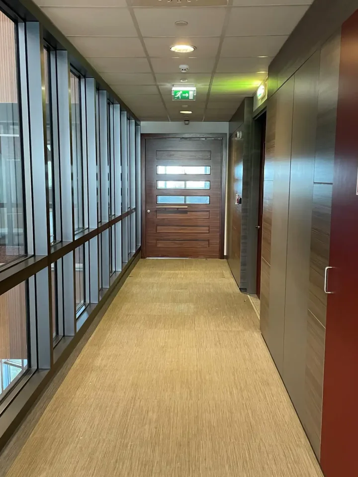 Office 583 m² for rent in Limassol, Limassol - Omonia