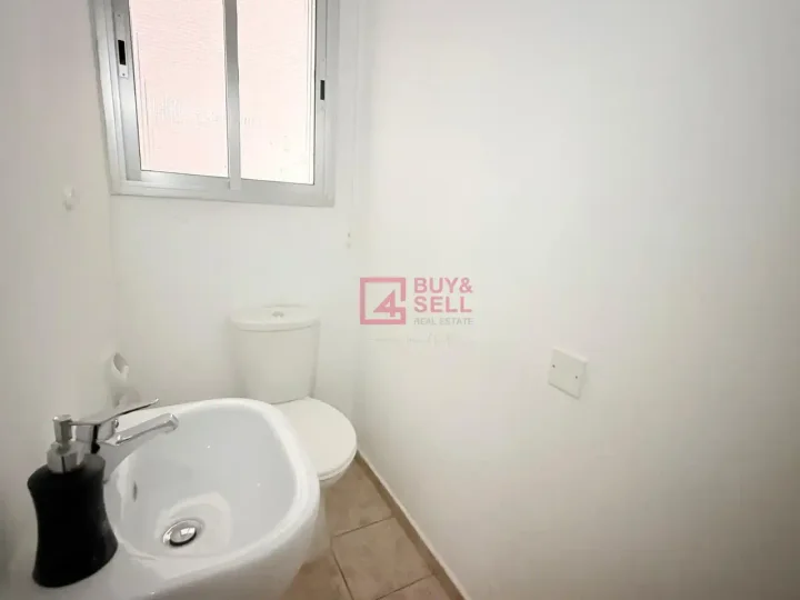 Office 99 m² for rent in Limassol, Limassol - Agios Nicolaos