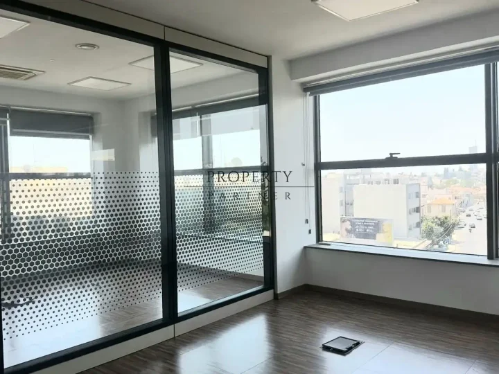 Office 188 m² for rent in Limassol, Limassol - Agia Zoni