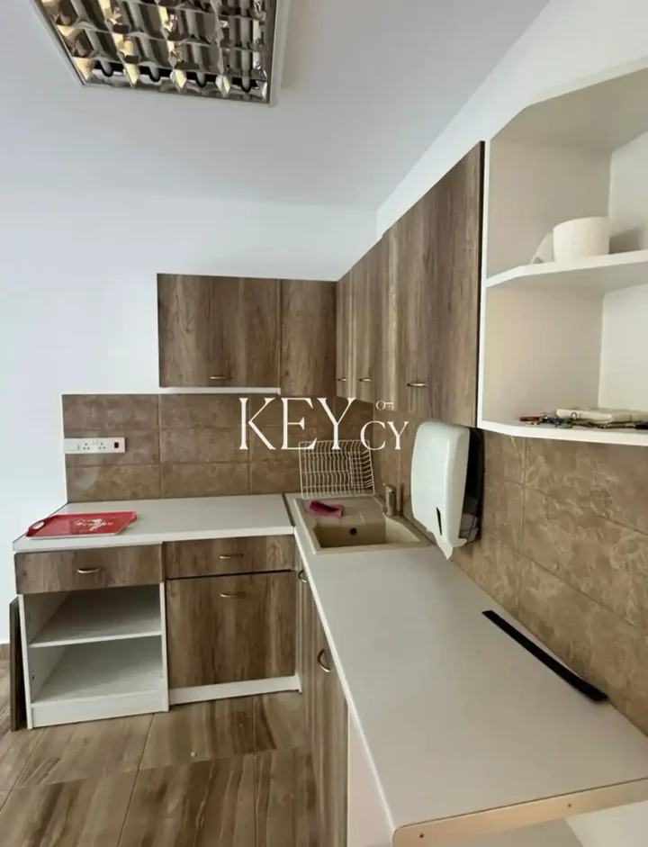 Office 100 m² for rent in Limassol, Potamos Germasogeias