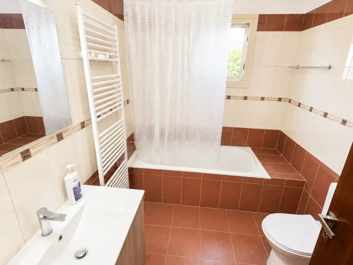 Villa for rent 360 m² in Paphos, Marathounta
