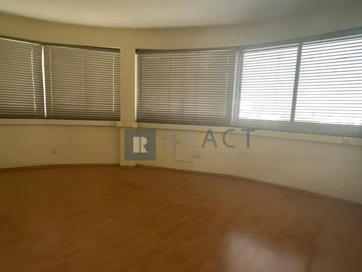 Office 180 m² for rent in Nicosia, Agioi Omologites
