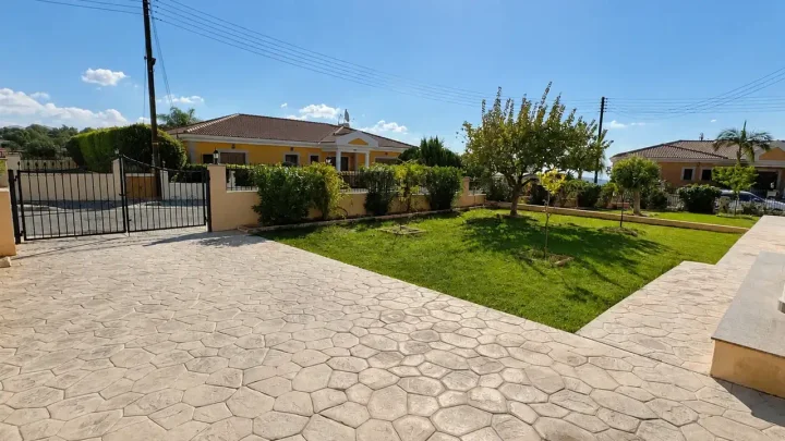 Detached house for rent 180 m² in Limassol, Apesia