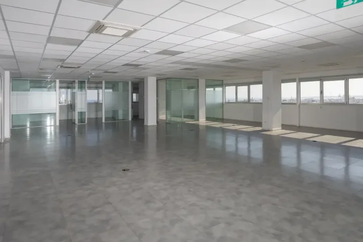 Office 500 m² for rent in Limassol, Limassol - Omonia