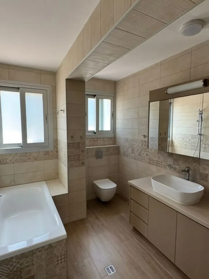 3-bedroom apartments for rent 246 m² in Paphos, Paphos - Anavargos