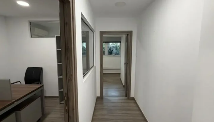 Office 150 m² for rent in Limassol, Limassol - Agia Zoni