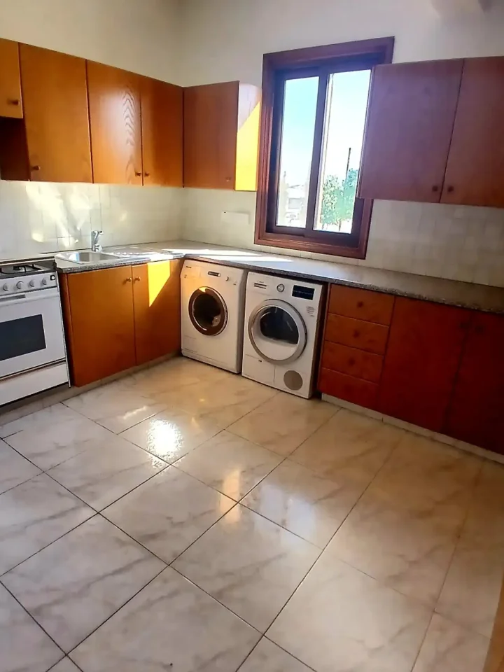 Residential properties for rent 300 m² in Nicosia, Latsia - Agios Georgios