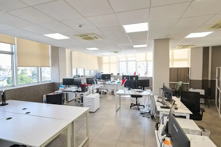 Office 1000 m² for rent in Limassol, Limassol - Kapsalos