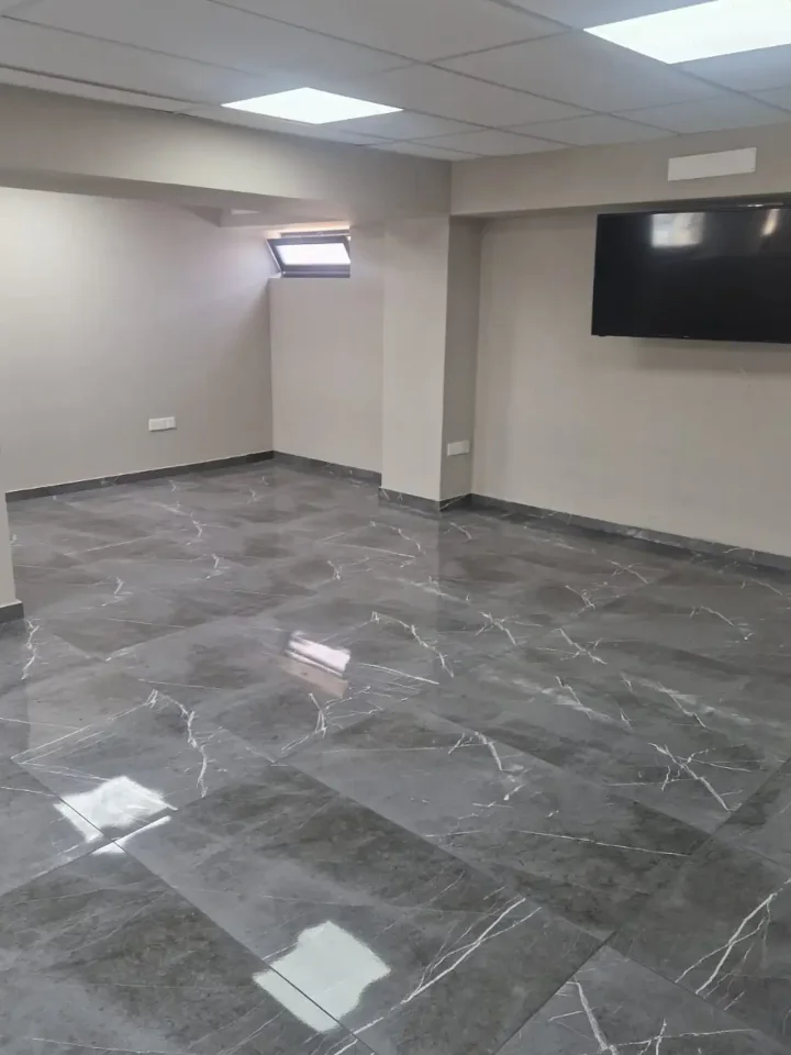 Office 370 m² for rent in Limassol, Limassol - Zakaki