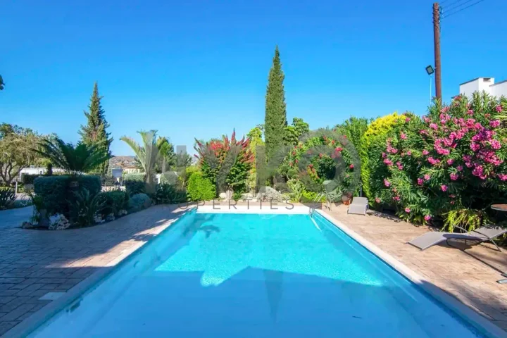 Detached house for rent 350 m² in Limassol, Parekklisia