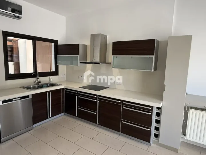 Detached house for rent 220 m² in Nicosia, Strovolos - Stavros