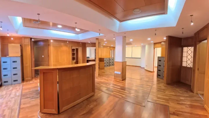 Office 200 m² for rent in Limassol, Limassol - Kapsalos