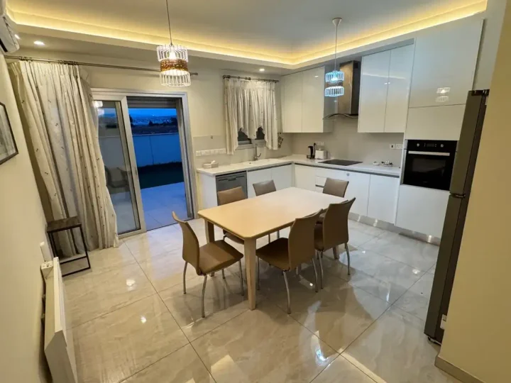 3-bedroom semi-detached house for rent 190 m² in Limassol, Kato Polemidia