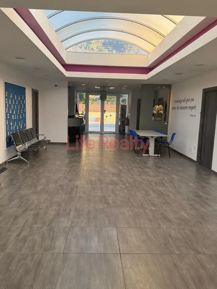 Γραφείο 300 μ² προς ενοικίαση στην τοποθεσία Limassol, Parekklisia